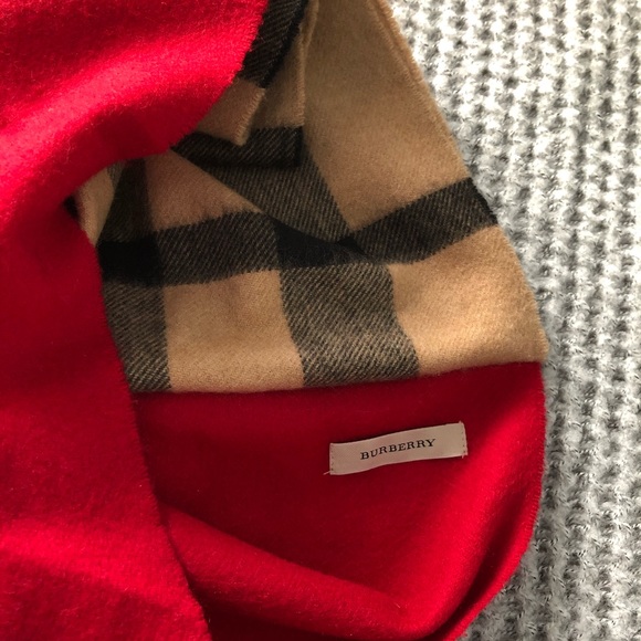Burberry scarf - Picture 2 of 2